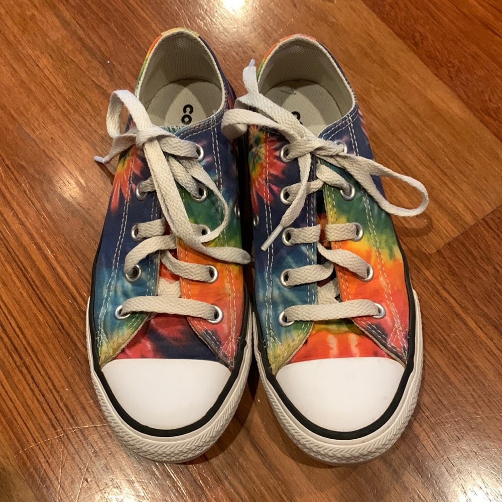 Girls Tie dye Converse All Star shoes in size 1